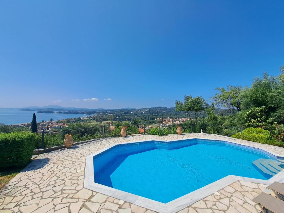 Villa Galini With Private Pool & Incredible Views, Ipsos *